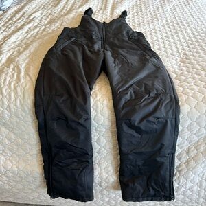 Women’s XL ski bib; new without tags never worn; Ohuhu